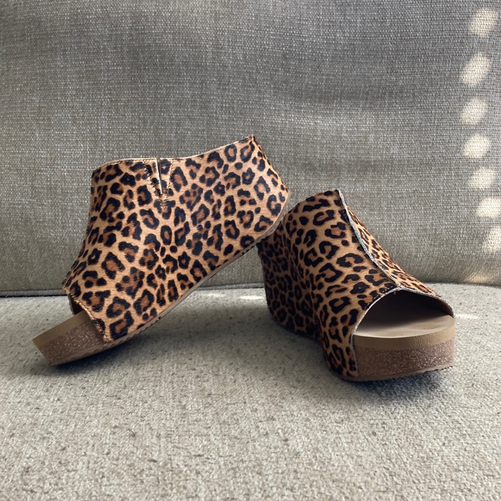 Volatile Carrier Wedge - Leopard